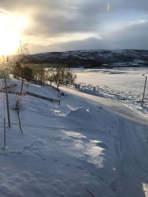 Trivelig Fritidshus Pa Arnes, Senja Straumstad Exterior photo